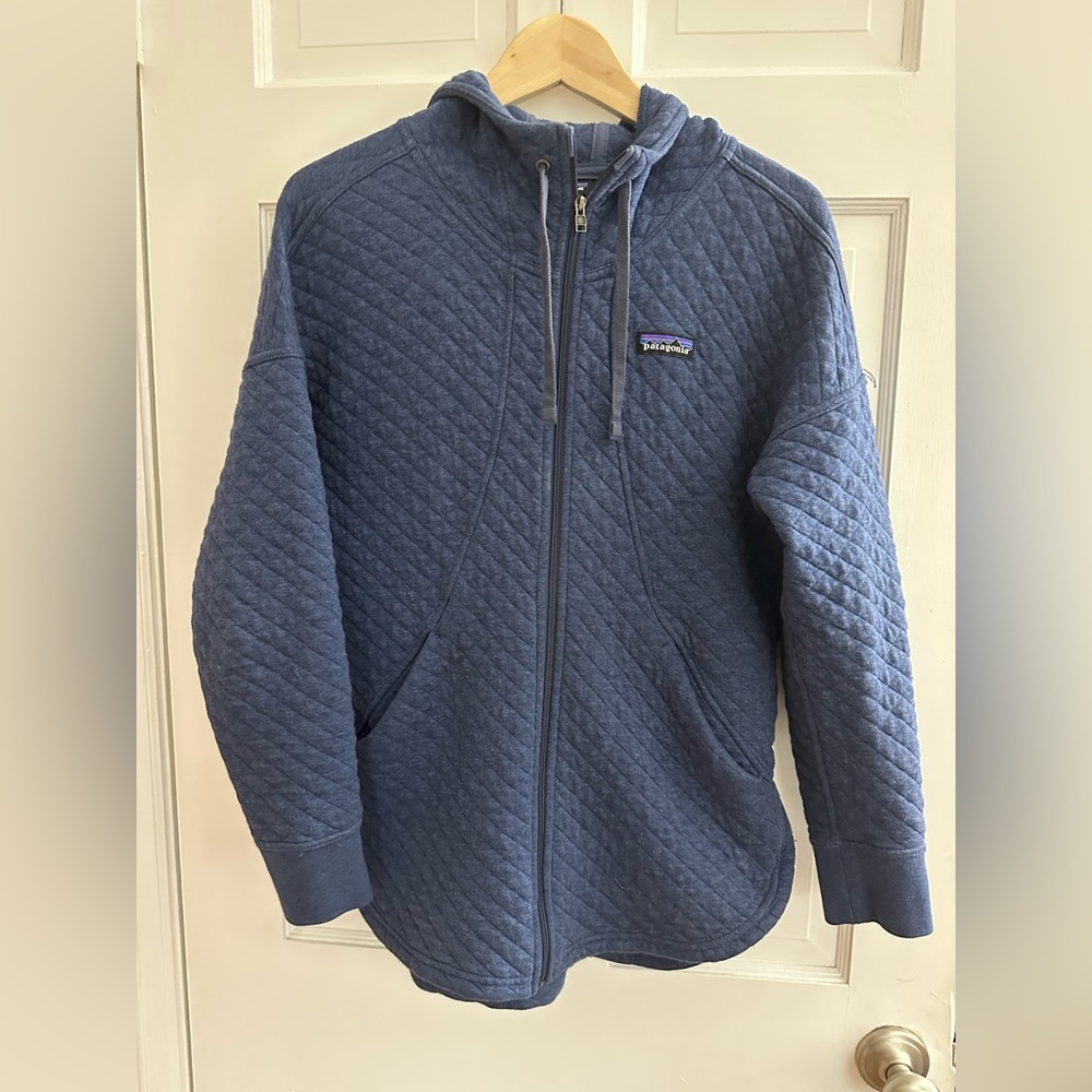 Organic cotton quilted Patagonia hoodie. Navy blue size small